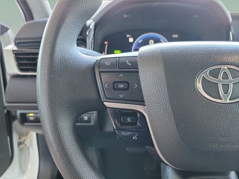 Used 2025 Toyota Camry LE FWD image 14