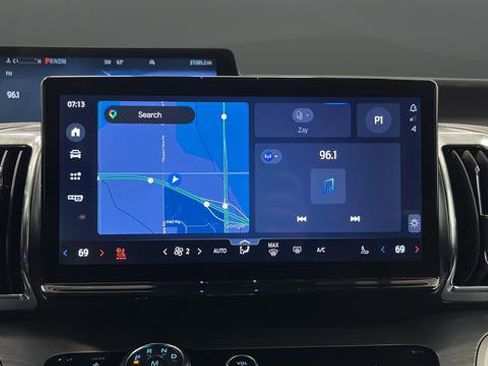 Used 2025 Ford Expedition Platinum image 13