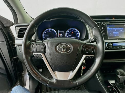 Used 2017 Toyota Highlander Plus AWD/4WD image 11