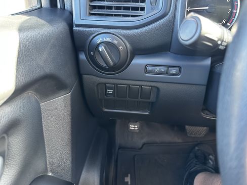 Used 2023 Nissan Titan S RWD image 19