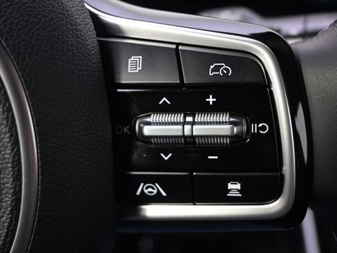 Used 2026 Kia Carnival FWD image 37