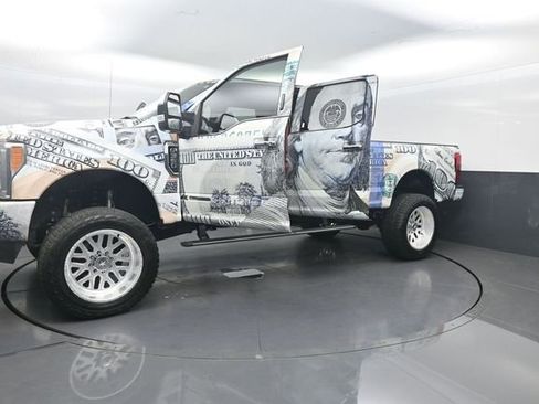 Used 2018 Ford F350 Platinum w/ Platinum Ultimate Package AWD/4WD image 35