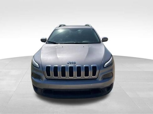 Used 2018 Jeep Cherokee Latitude Plus image 8