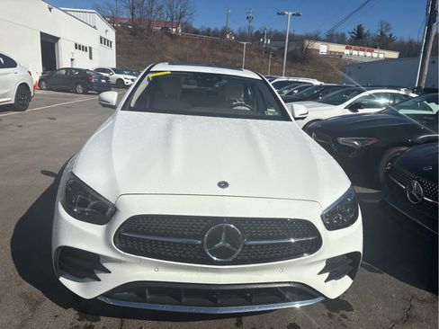 Used 2022 Mercedes-Benz E 350 4MATIC Sedan image 2
