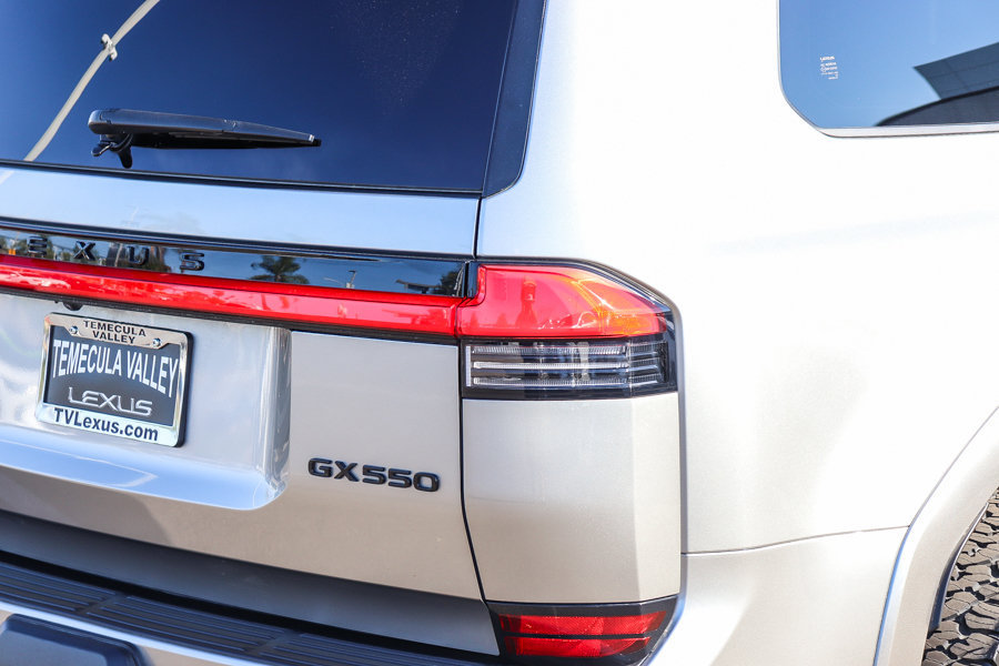 Used 2025 Lexus GX 550 w/ Accessory Package (2T) AWD/4WD image 8