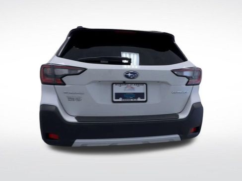 Used 2025 Subaru Outback Limited AWD/4WD image 7