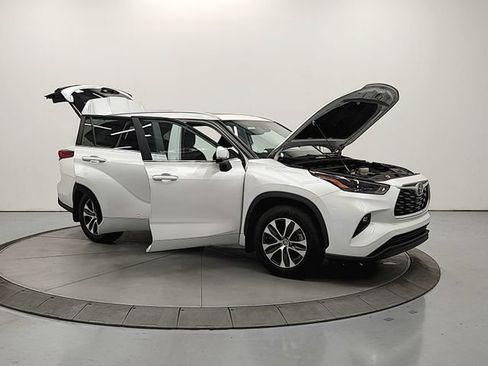 Used 2023 Toyota Highlander XLE FWD image 10