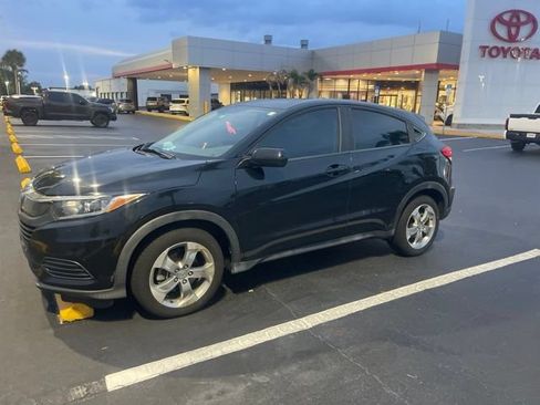 Used 2019 Honda HR-V LX image 2