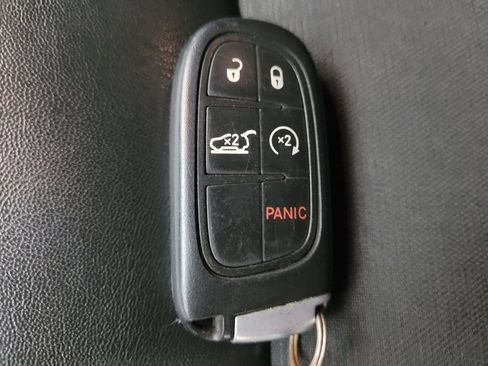 Used 2020 Jeep Cherokee Trailhawk w/ Comfort/Convenience Group AWD/4WD image 32