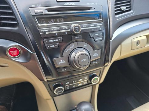 Used 2013 Acura ILX w/ Technology Package FWD image 19