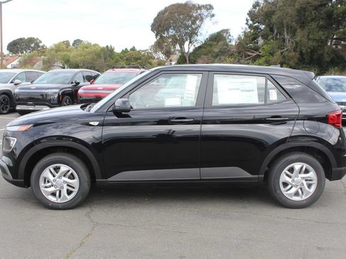 New 2026 Hyundai Venue SE FWD image 2