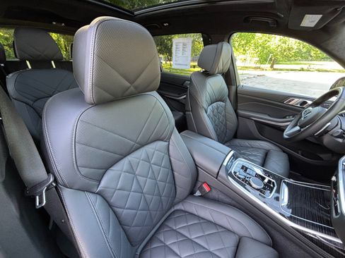 Used 2025 BMW X7 xDrive40i w/ M Sport Package AWD/4WD image 24