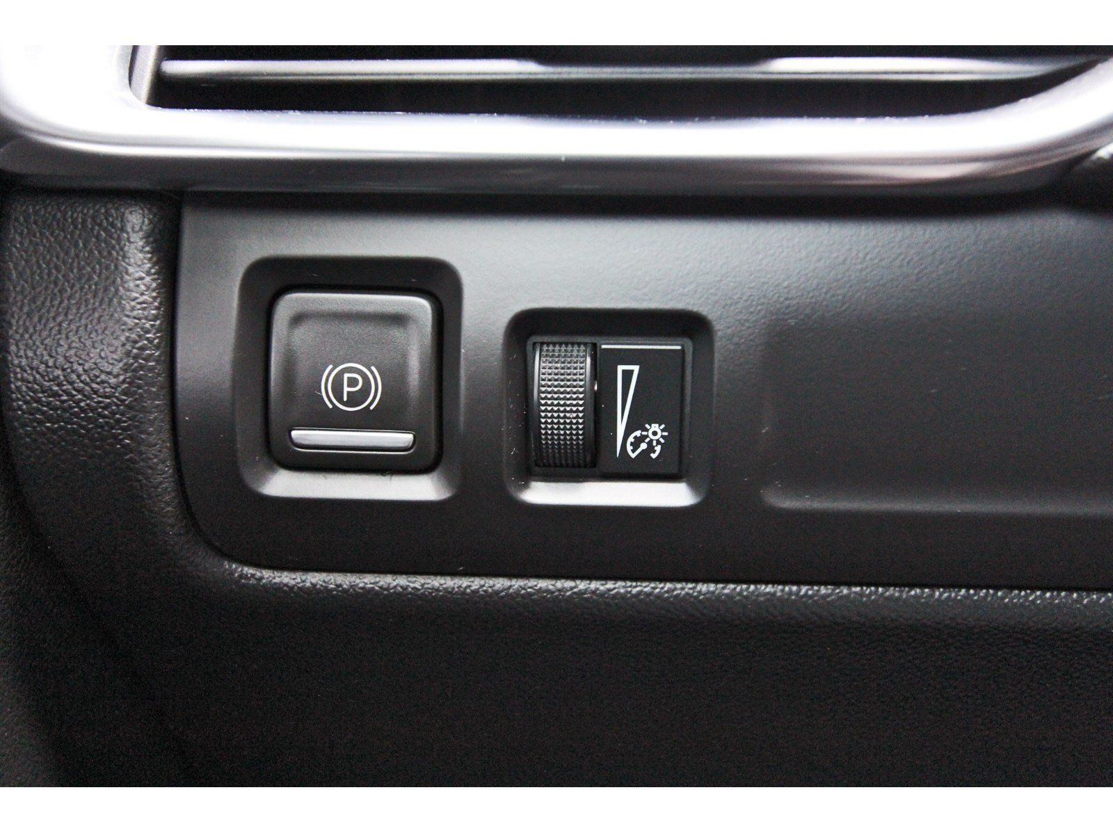 Used 2022 Cadillac XT4 Premium Luxury w/ Enhanced Visibility Package FWD image 23