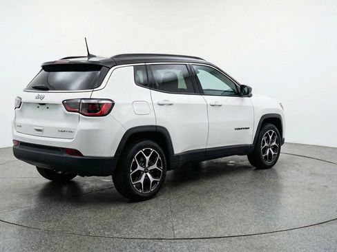 Used 2025 Jeep Compass Limited image 9