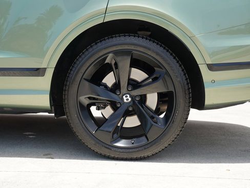 Used 2022 Bentley Bentayga AWD/4WD image 8