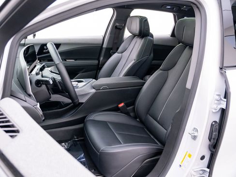 Certified 2025 Cadillac Optiq Luxury 2 w/ LPO, Floor Liner Package AWD/4WD image 18