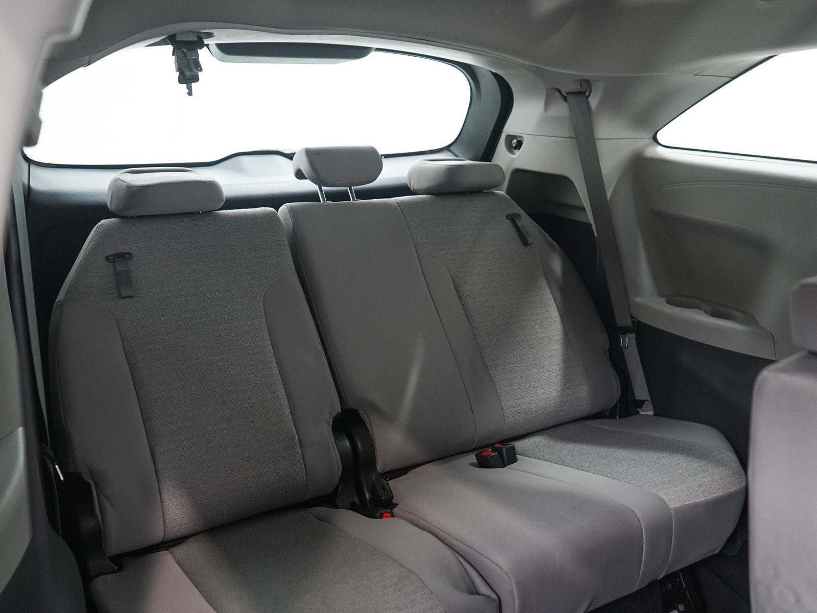 Used 2024 Toyota Sienna LE FWD image 13