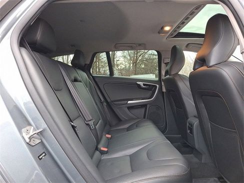 Used 2016 Volvo V60 T5 Cross Country w/ Convenience Package image 10