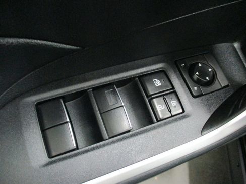 Used 2021 Toyota RAV4 XLE Premium image 17