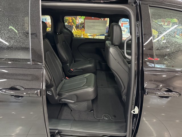 New 2026 Chrysler Pacifica Select w/ S Appearance Package FWD image 46