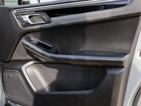 Certified 2019 Porsche Macan image 26