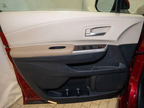 Used 2021 Toyota Sienna XLE image 12