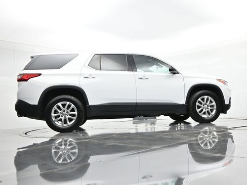 Used 2021 Chevrolet Traverse LS AWD/4WD image 29
