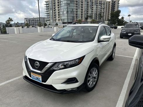 Used 2020 Nissan Rogue Sport SV w/ All-Weather Package AWD/4WD image 11
