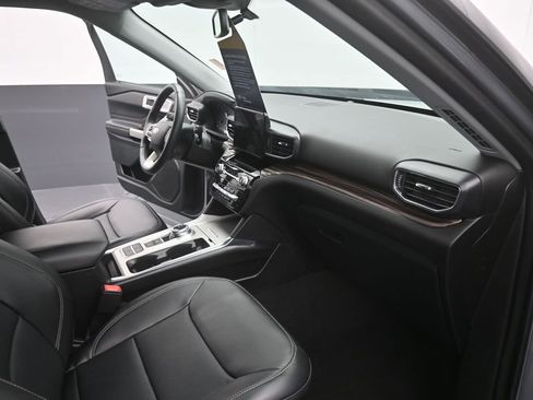 Used 2024 Ford Explorer Limited image 24