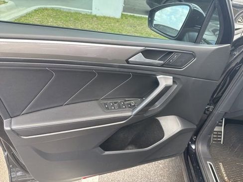 Used 2023 Volkswagen Tiguan SE R-Line image 17