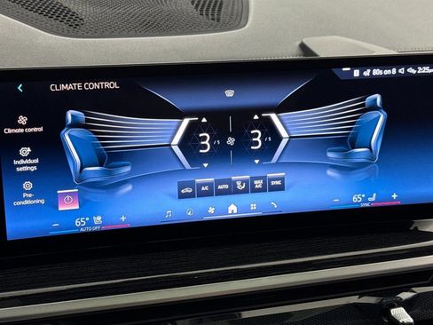 Used 2025 BMW X7 xDrive40i w/ M Sport Package AWD/4WD image 26