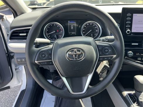 Used 2022 Toyota Camry LE FWD image 18