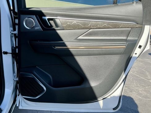 Used 2025 Buick Enclave Avenir w/ Super Cruise Package image 25