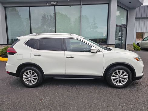Used 2018 Nissan Rogue SV FWD image 8