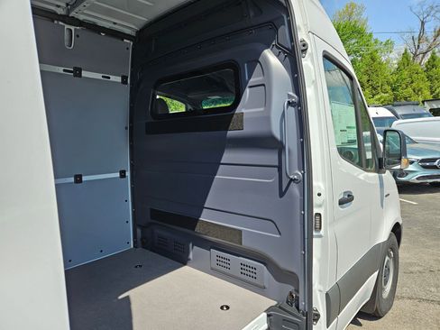 New 2024 Mercedes-Benz eSprinter 170 Cargo image 28