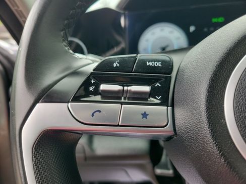 Used 2025 Hyundai Elantra Limited FWD image 19