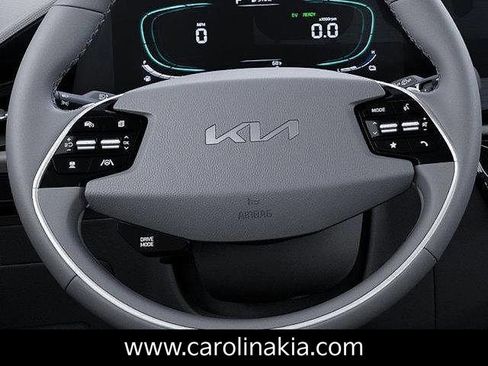New 2025 Kia Niro EX image 22