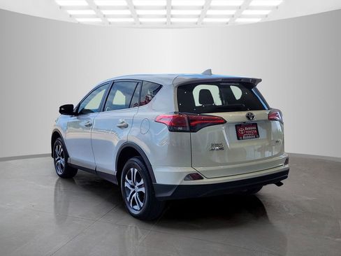 Used 2018 Toyota RAV4 LE image 7