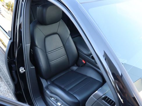 Used 2021 Porsche Cayenne image 38