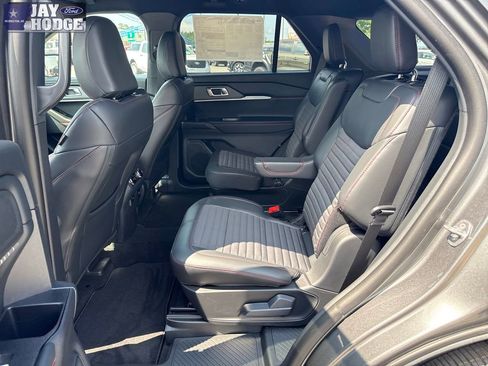 New 2026 Ford Explorer ST-Line w/ ST-Line Street Pack RWD image 32