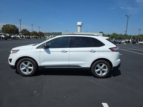 Used 2017 Ford Edge SE FWD image 3