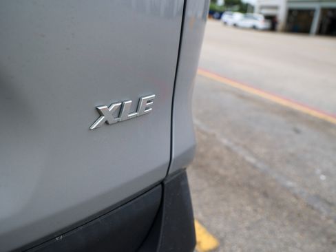 Used 2022 Toyota RAV4 XLE w/ Convenience Package FWD image 14