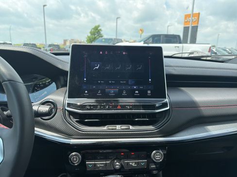 Used 2024 Jeep Compass Trailhawk AWD/4WD image 14