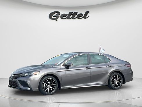 Used 2024 Toyota Camry SE w/ Convenience Package FWD image 1