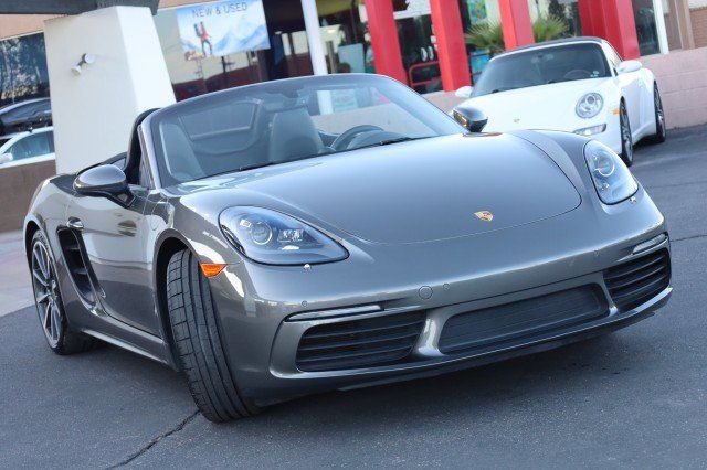 Used 2017 Porsche 718 Boxster RWD image 2