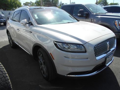 Used 2022 Lincoln Nautilus Reserve w/ Equipment Group 201A image 3