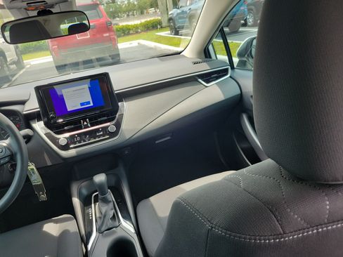 Used 2025 Toyota Corolla LE FWD image 17