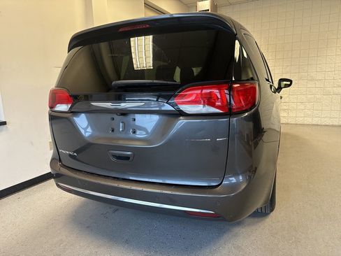 Used 2017 Chrysler Pacifica Touring-L Plus image 48