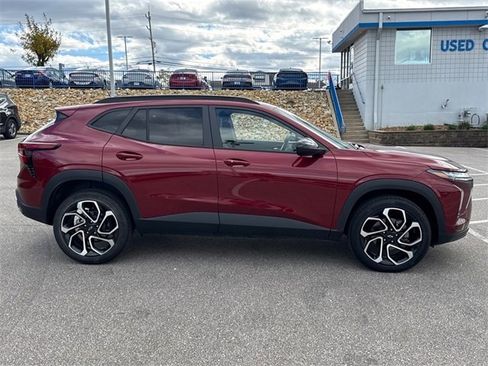 Certified 2024 Chevrolet Trax RS w/ Sunroof Package image 7