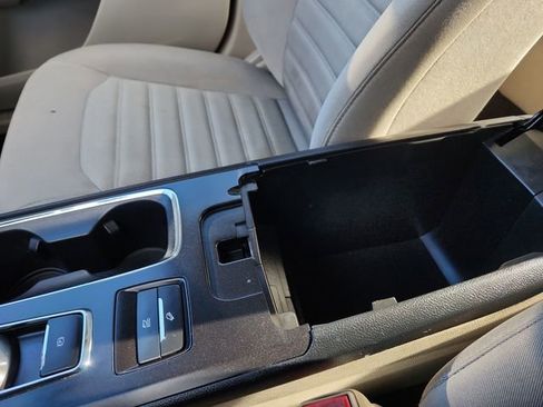 Used 2019 Ford Fusion SE image 43